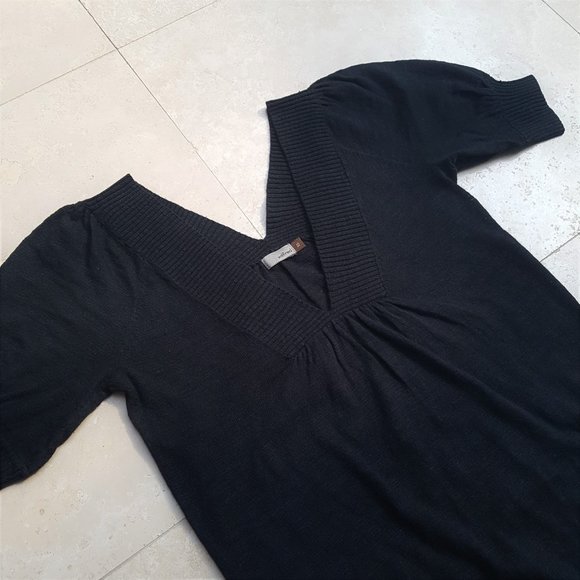 Aritzia Wilfred Black Knitted V-neck Sweater - Picture 3 of 9